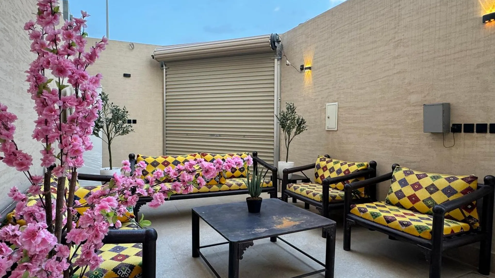 Apartment شقة غرفة وصالة وجلسة خارجية بالعارض ٨ Riyadh Saudi Arabia